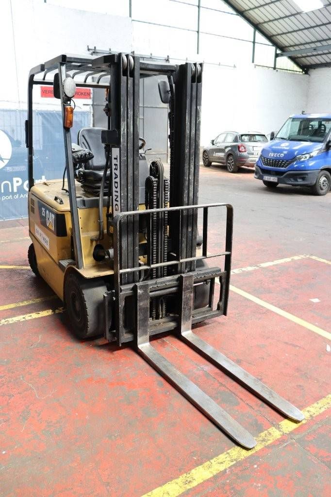 Caterpillar EP25K-PAC Elektrogabelstapler 2500 kg 4,5 m 2010