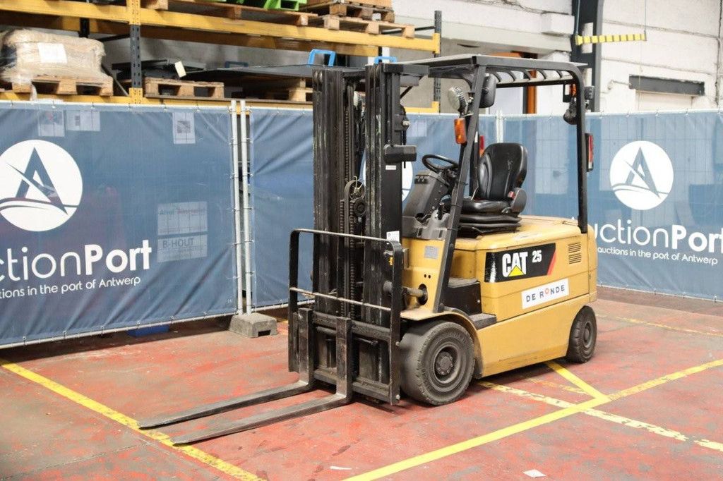 Caterpillar EP25K-PAC Elektrogabelstapler 2500 kg 4,5 m 2010