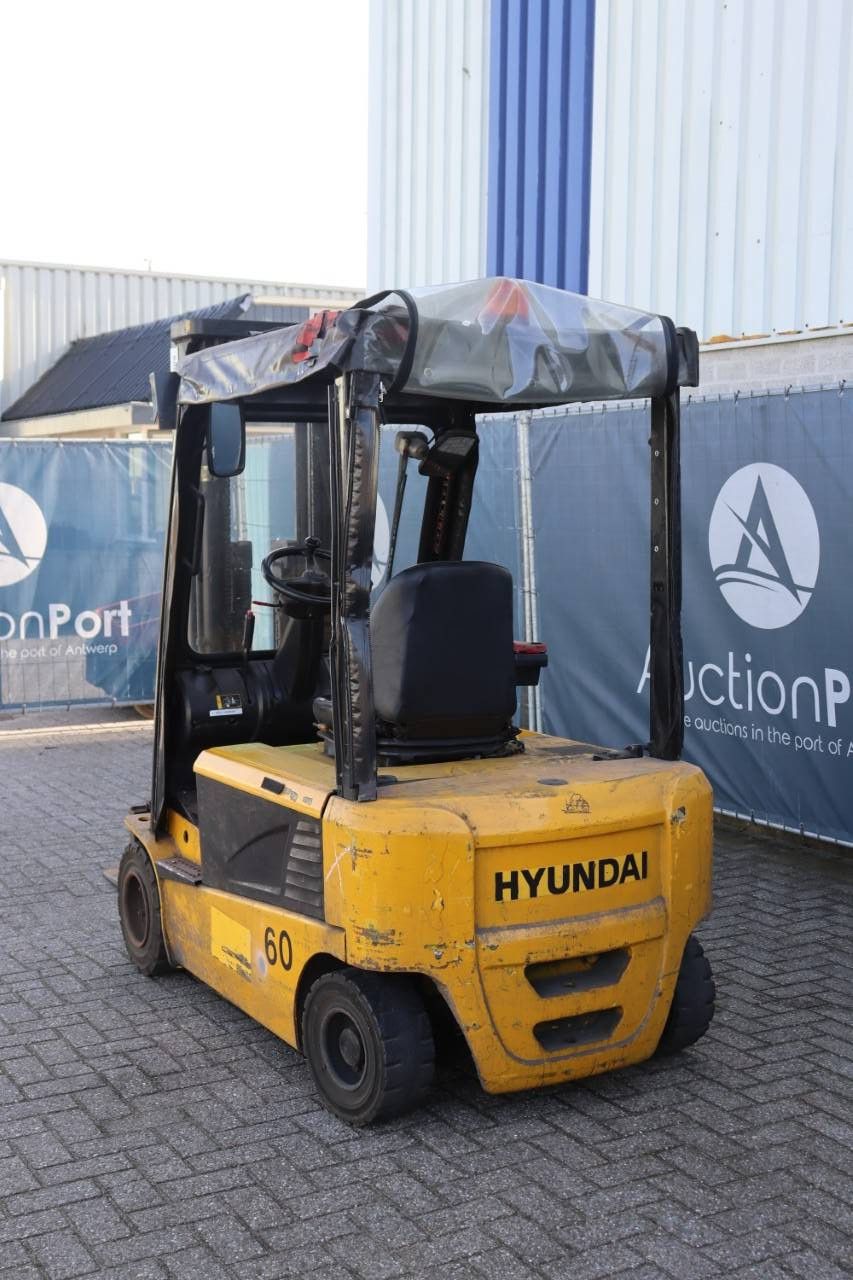 Hyundai 20B-7 Electric Forklift 1745kg 4.74m 2011