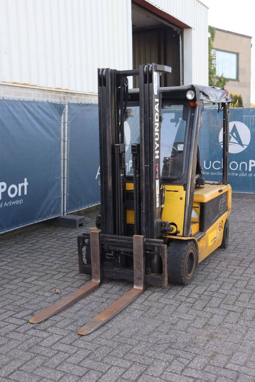 Hyundai 20B-7 Electric Forklift 1745kg 4.74m 2011