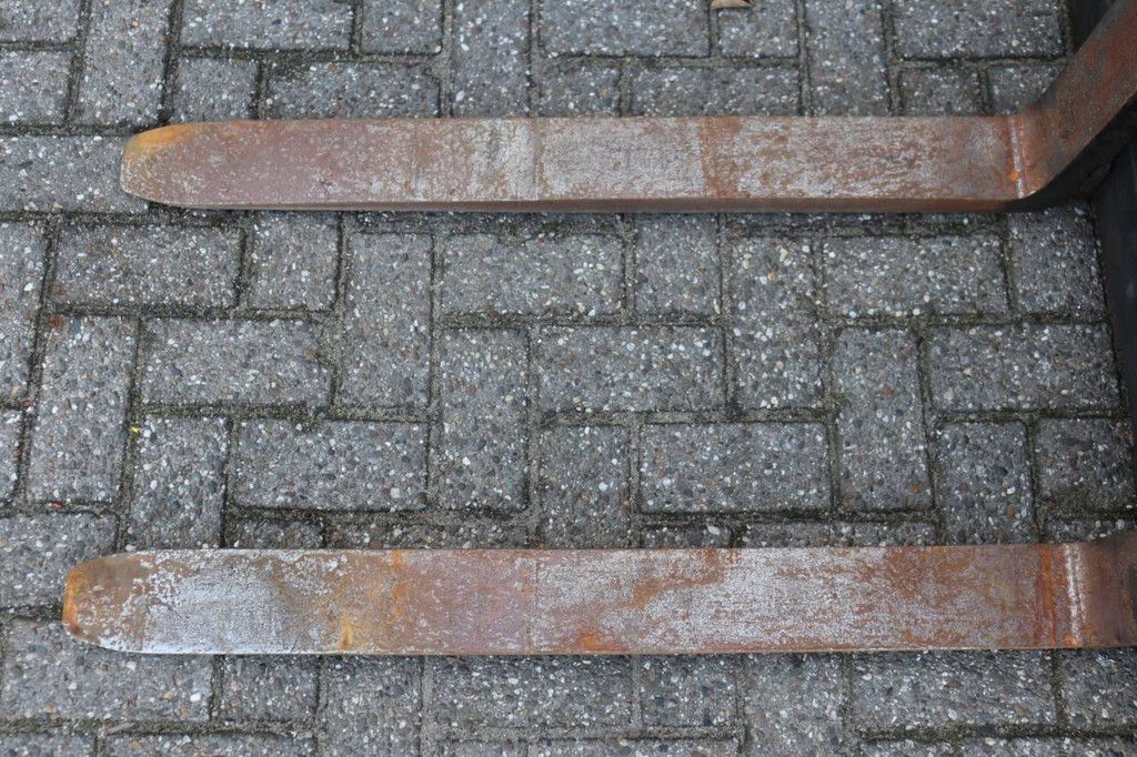 Hyundai 20B-7 Electric Forklift 1745kg 4.74m 2011