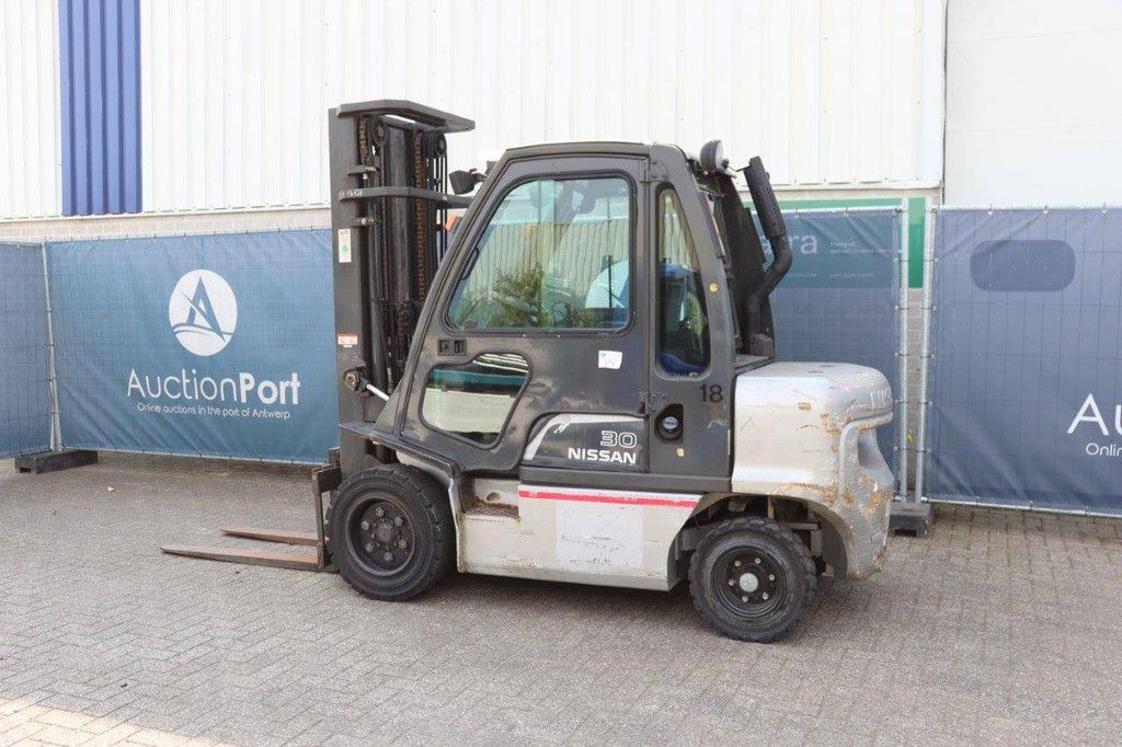 Nissan 30 Elektrogabelstapler 3000 kg