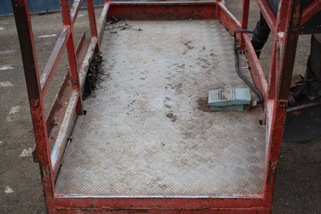 Hitachi HX99B Diesel-Teleskoparbeitsbühne 11,7 m