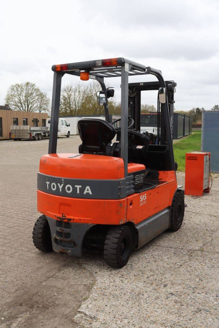 Toyota 7FBMF25 Electric Forklift 2500kg 4.3m 2010