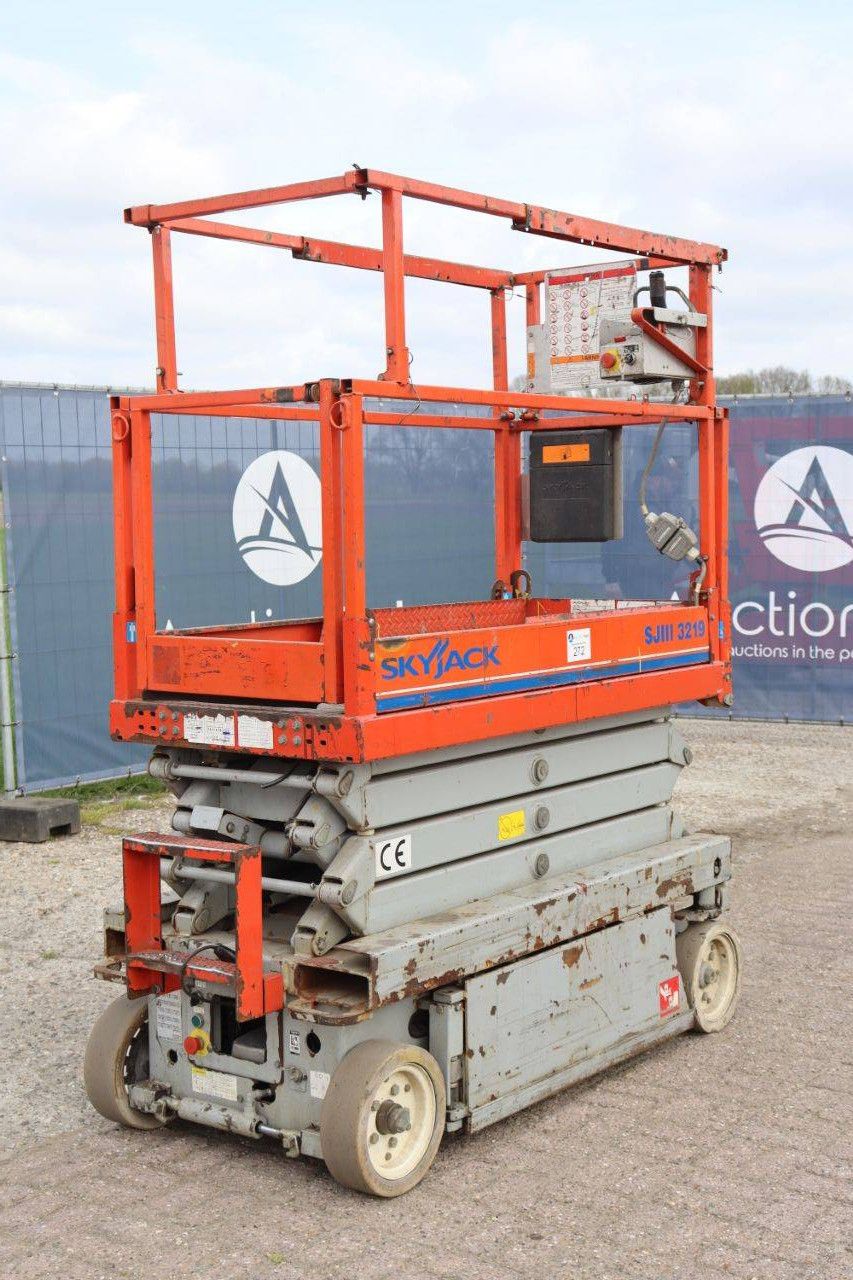 Skyjack SJIII 3219 Electric Scissor Lift 7.8m 2005