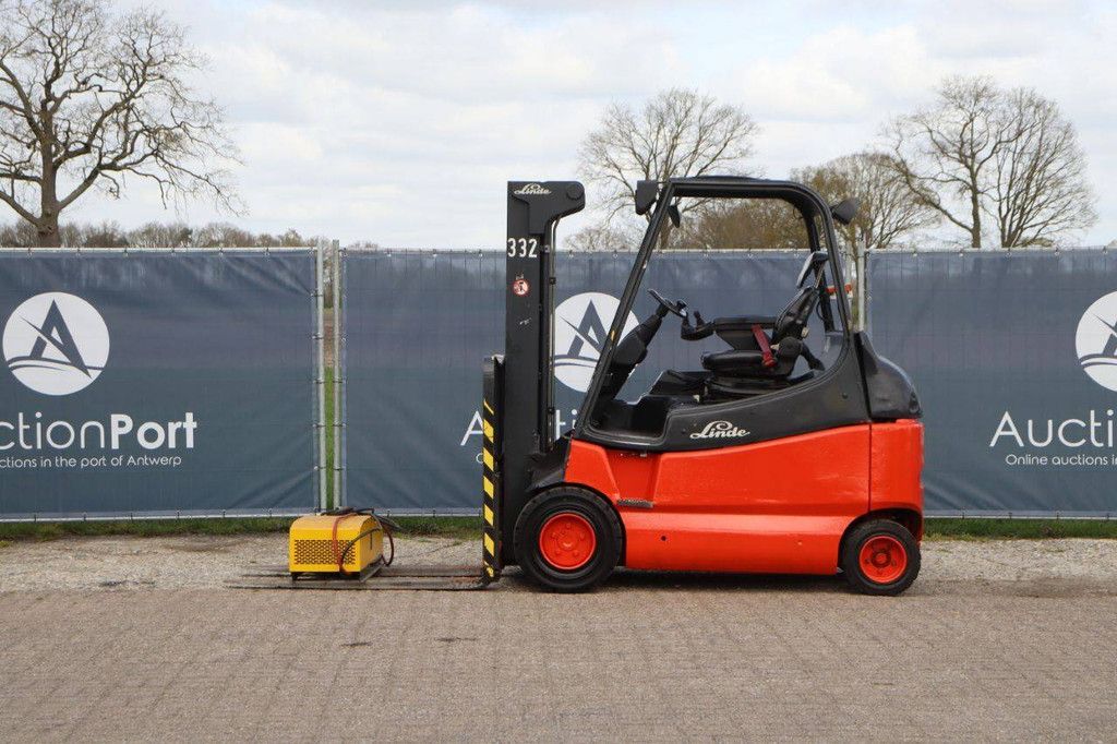 Linde E30-03-600 Electric Forklift 3000kg 4.45m 2005