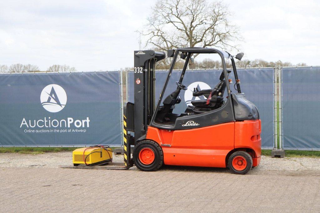 Linde E30-03-600 Electric Forklift 3000kg 4.45m 2005