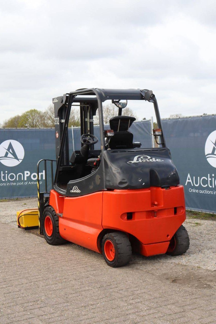 Linde E30-03-600 Electric Forklift 3000kg 4.45m 2005