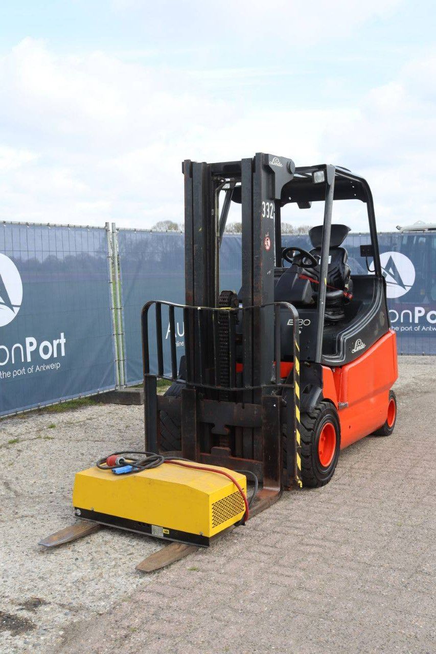 Linde E30-03-600 Electric Forklift 3000kg 4.45m 2005