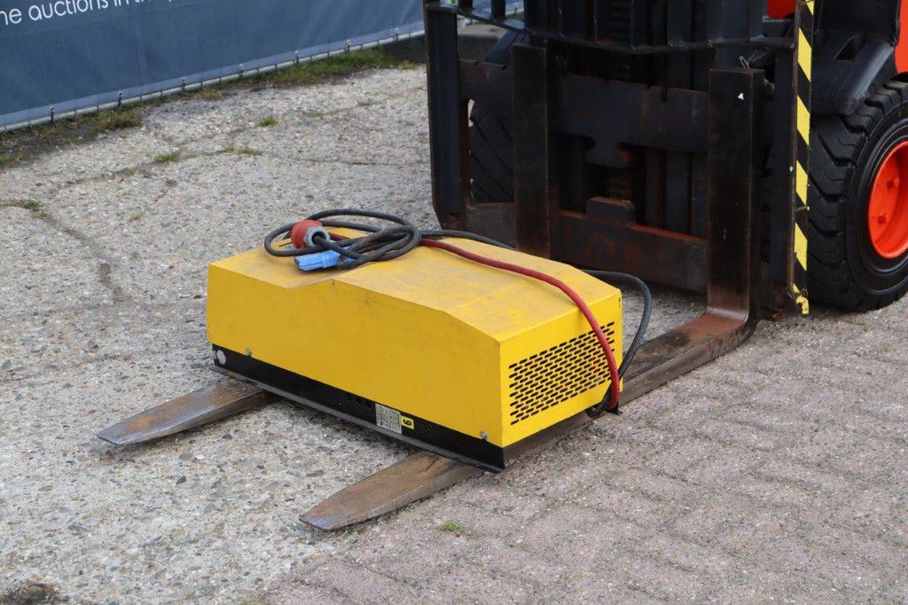 Linde E30-03-600 Electric Forklift 3000kg 4.45m 2005