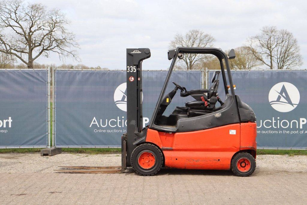 Linde E30-03-600 Electric Forklift 3000kg 5.0m 2005