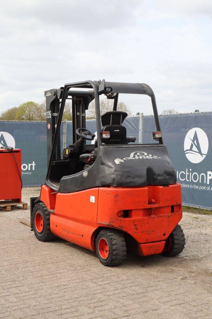 Linde E30-03-600 Electric Forklift 3000kg 5.0m 2005