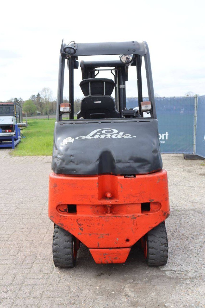 Linde E30-03-600 Electric Forklift 3000kg 5.0m 2005