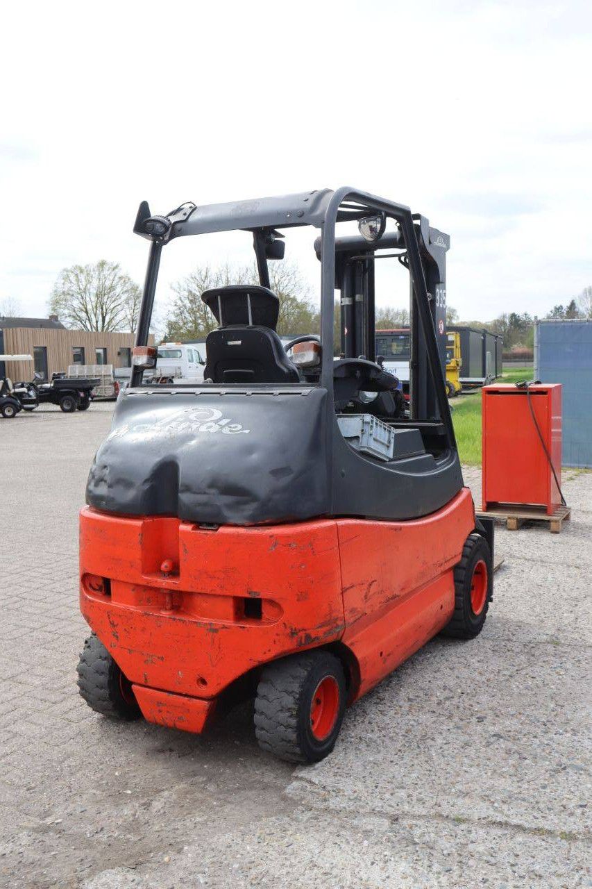 Linde E30-03-600 Electric Forklift 3000kg 5.0m 2005