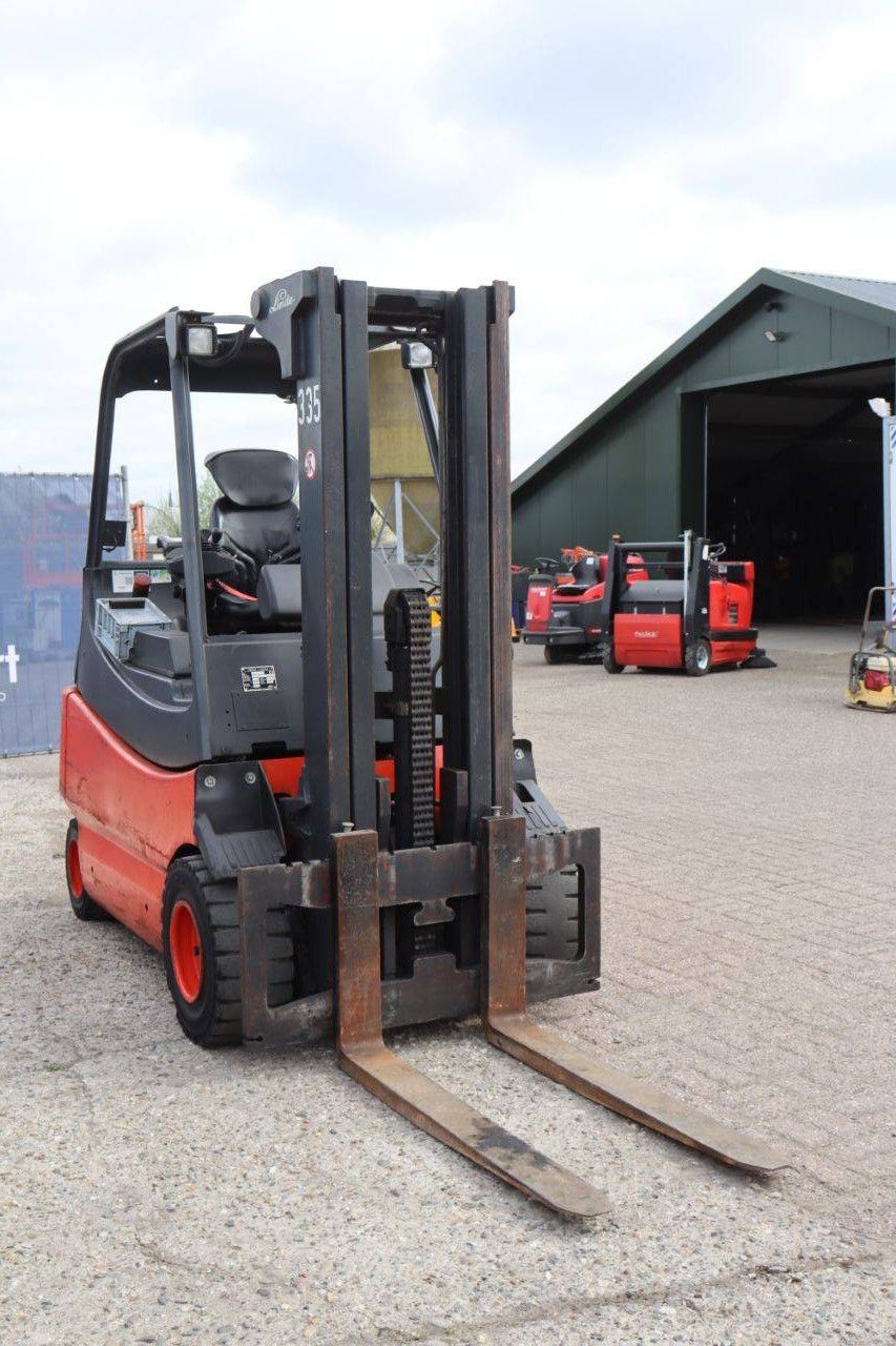 Linde E30-03-600 Electric Forklift 3000kg 5.0m 2005