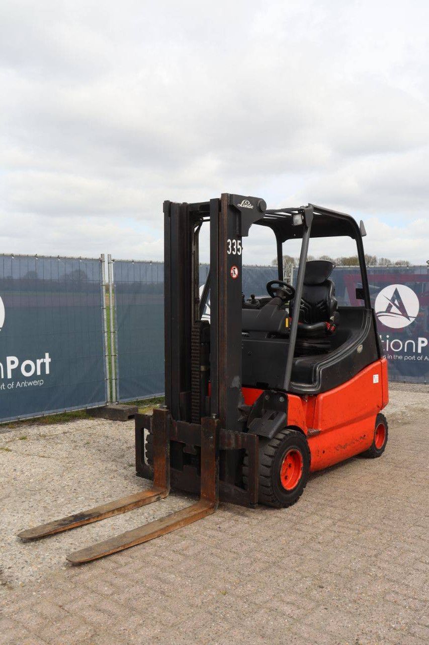 Linde E30-03-600 Electric Forklift 3000kg 5.0m 2005