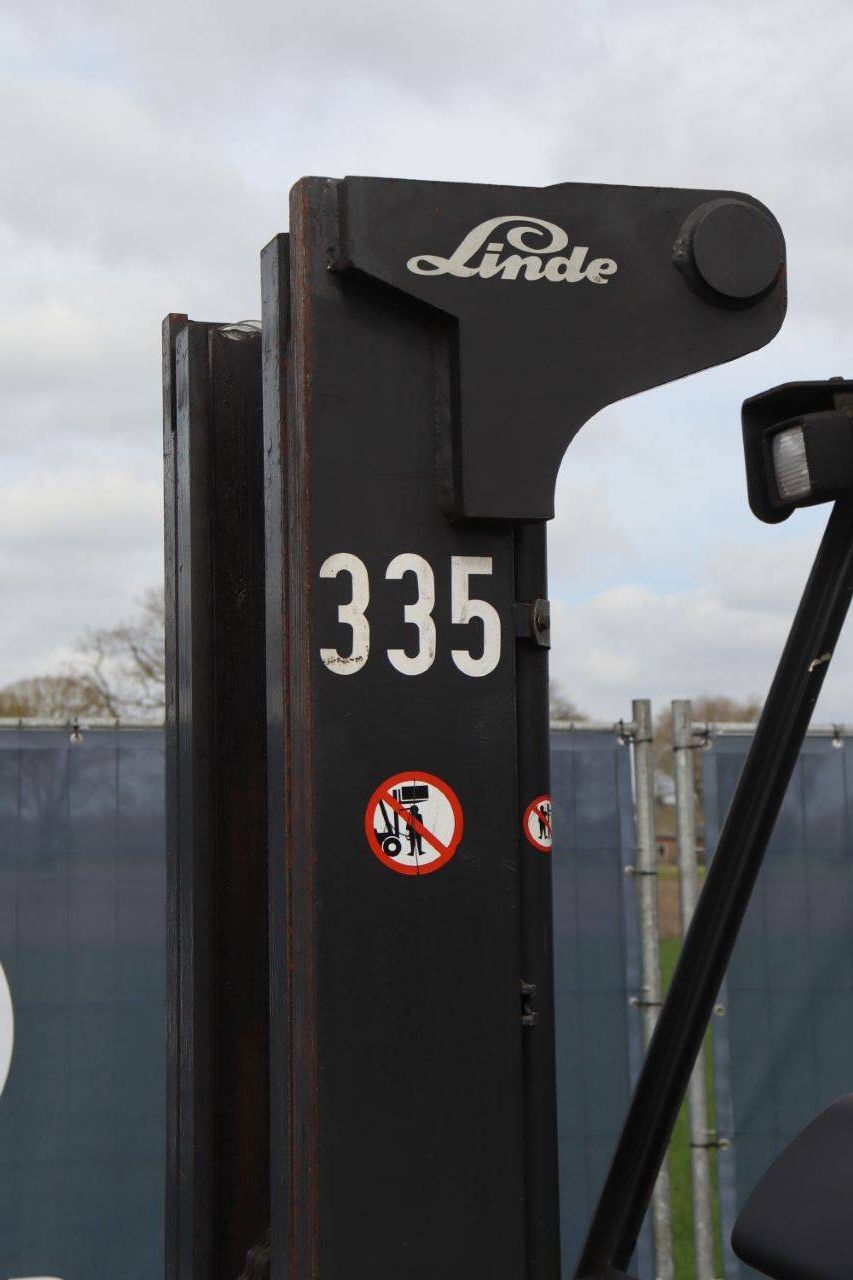 Linde E30-03-600 Electric Forklift 3000kg 5.0m 2005