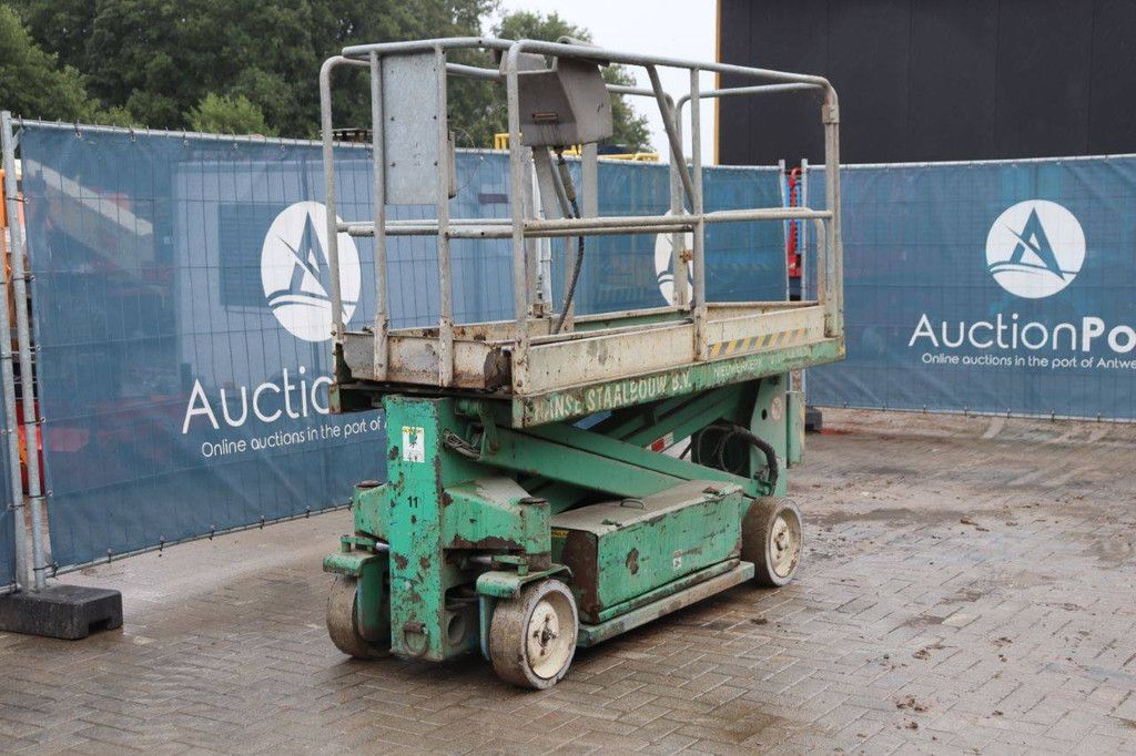 Scherenbühne UpRight SL20 Elektrisch 8,1 m 2000