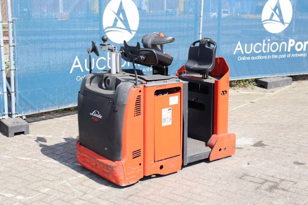 Linde P30 Electric Tractor