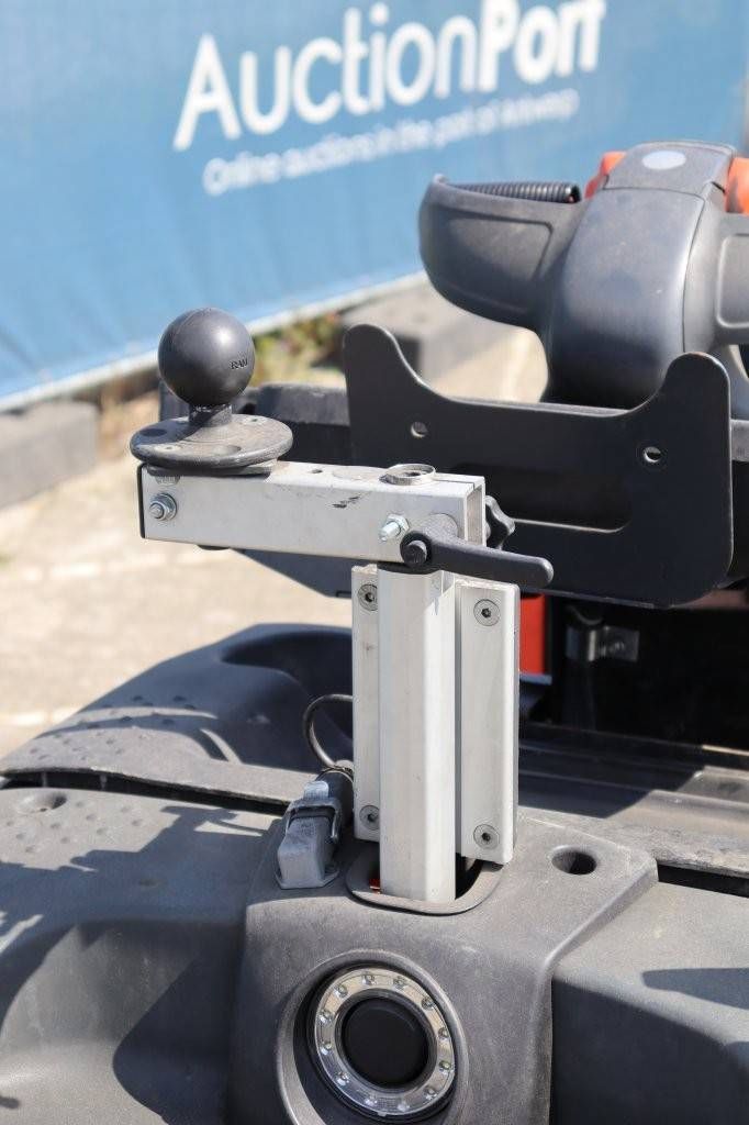 Linde P30 Electric Tractor