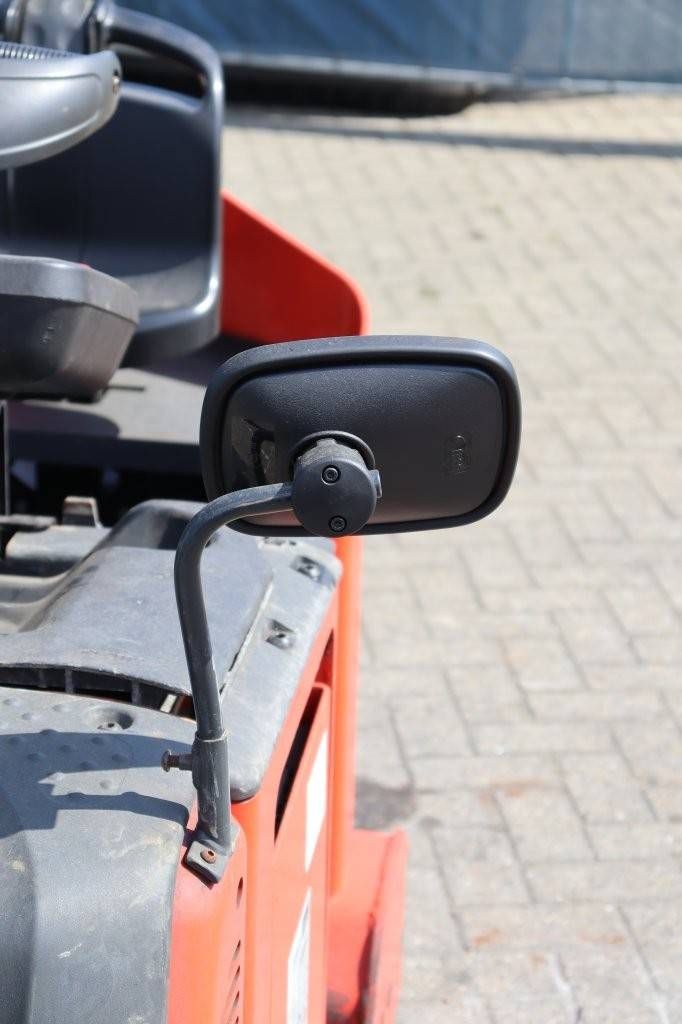 Linde P30 Electric Tractor