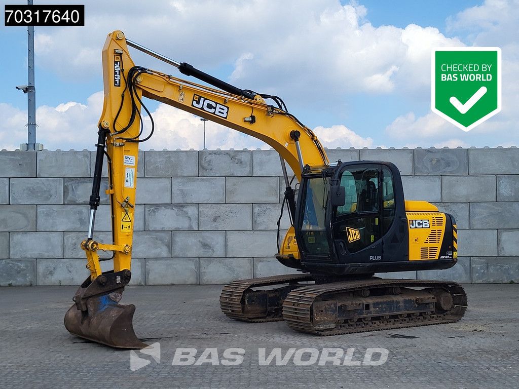 JCB JS131 LC