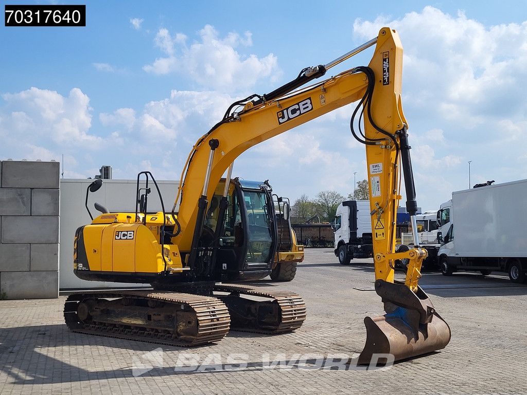 JCB JS131 LC