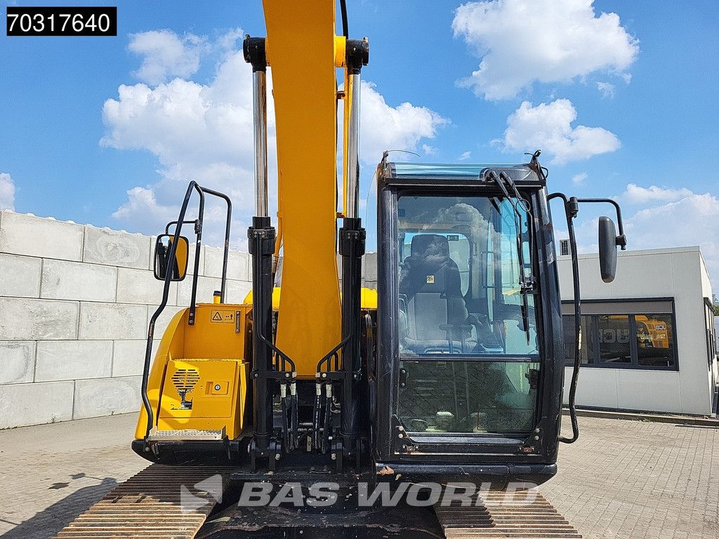 JCB JS131 LC