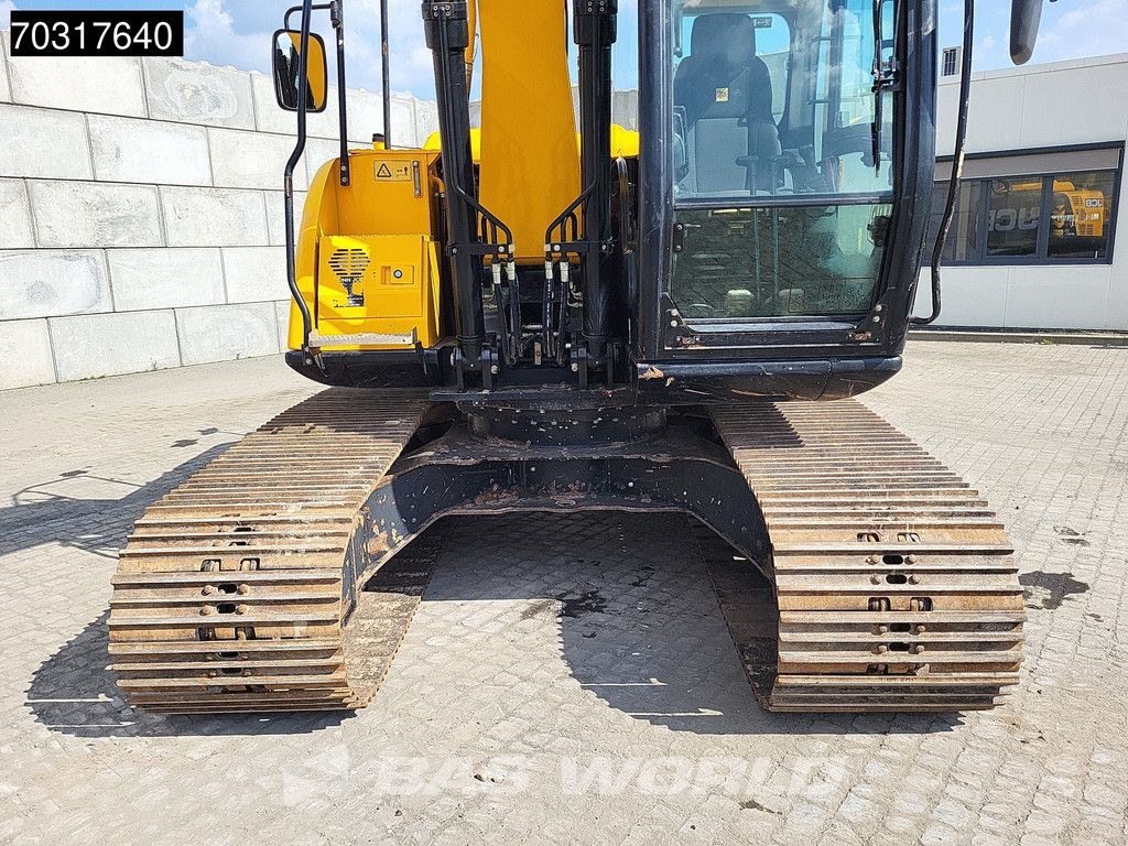 JCB JS131 LC