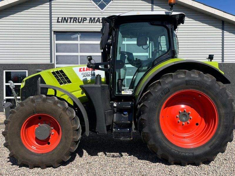 Claas ARION 660 CMATIC med frontlift og front PTO og den kan evt også