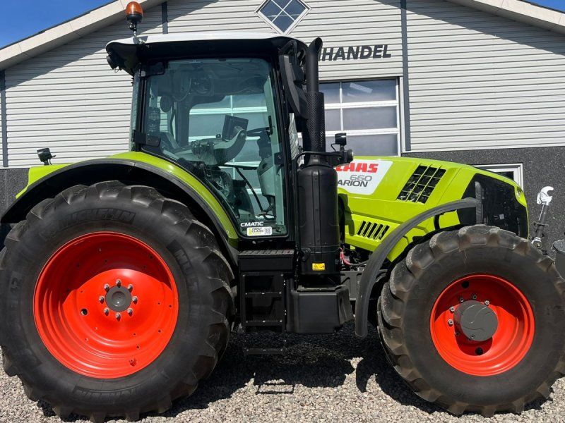 Claas ARION 660 CMATIC med frontlift og front PTO og den kan evt også