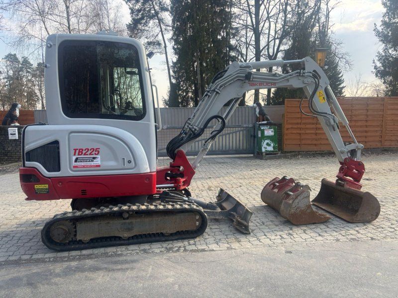Takeuchi TB 225