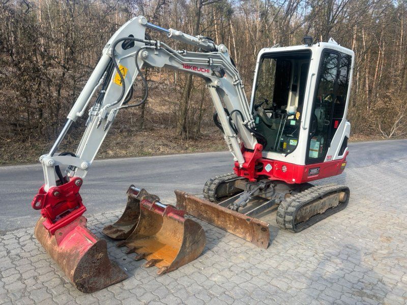 Takeuchi TB 225