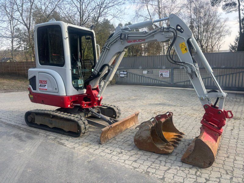 Takeuchi TB 225
