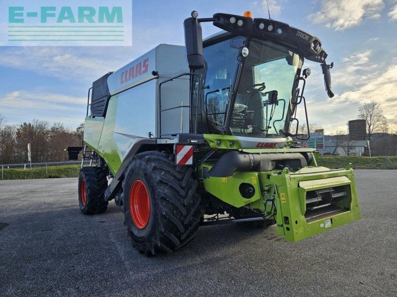 Claas trion 740 montana 4x4