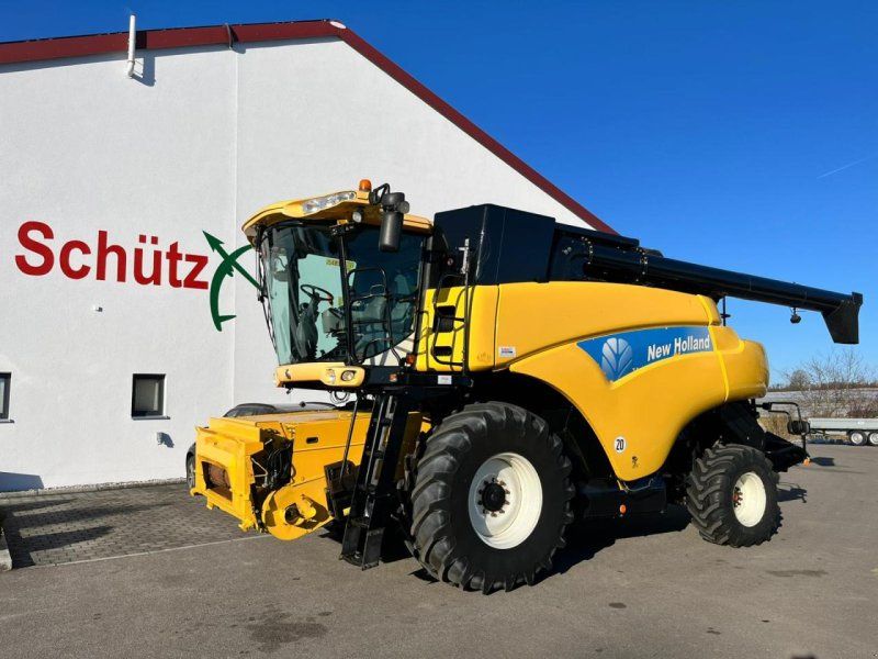 New Holland CR 980, Smart Steer Lenksystem, Schneidwerk optional