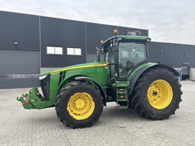 John Deere 8335R
