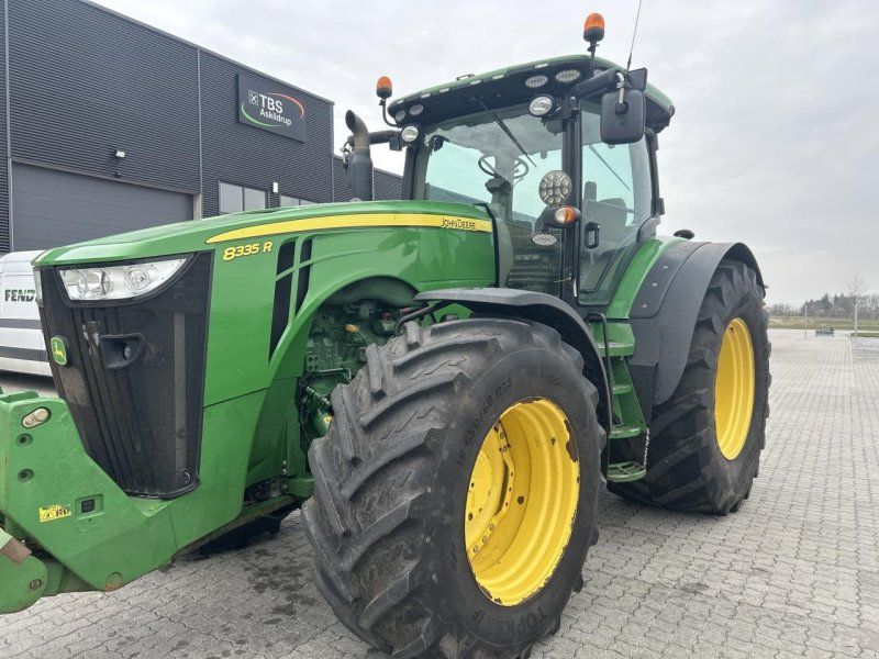 John Deere 8335R