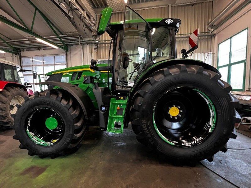 John Deere 6R 165