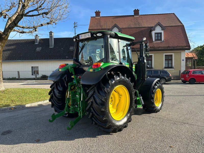 John Deere 6090M