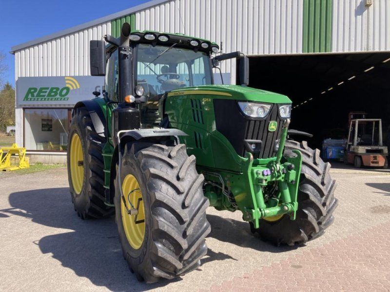 John Deere 6215R