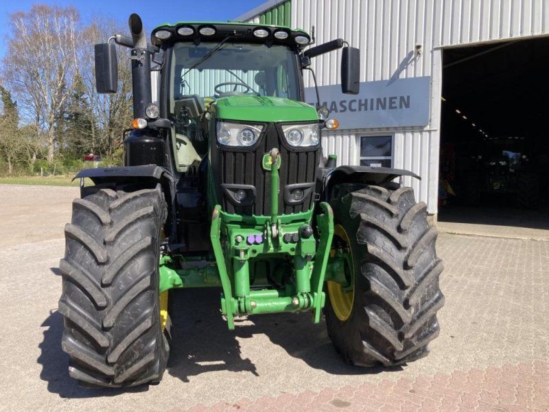 John Deere 6215R