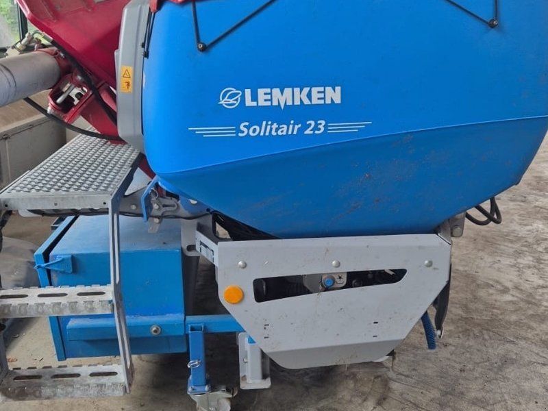 Lemken Azurit 9 mit Fronttank