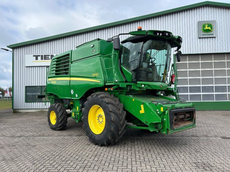 John Deere T670