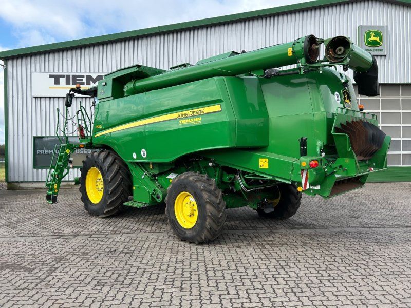 John Deere T670