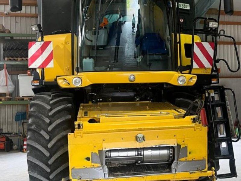 New Holland CR8080