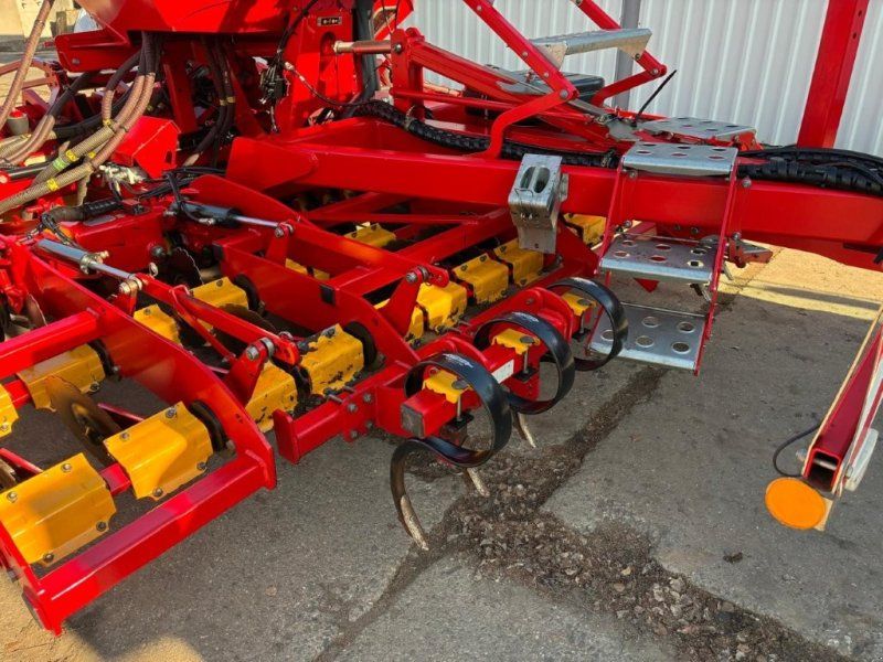 Väderstad Rapid 400 S mit Güttler- Frontpacker