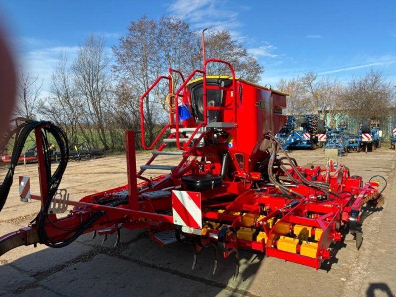 Väderstad Rapid 400 S mit Güttler- Frontpacker