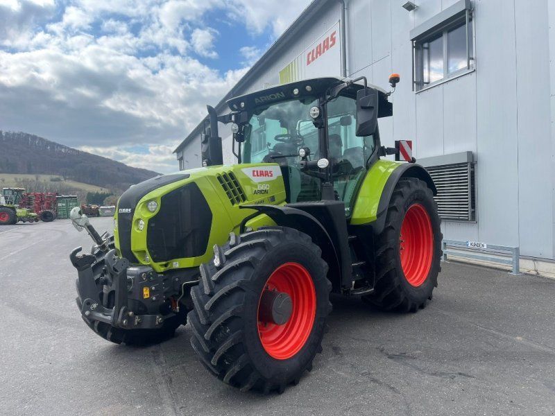 Claas Arion 660