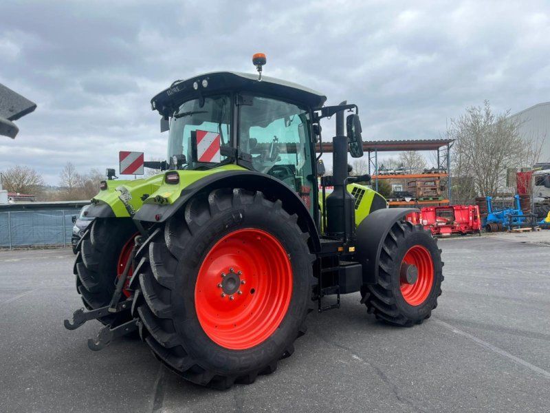 Claas Arion 660